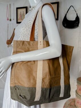 Casual timeless essential sturdy roomy outdoorsy big green khaki and tan tote